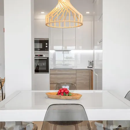 Ocean & 3 With Pool By Homing * Lagos