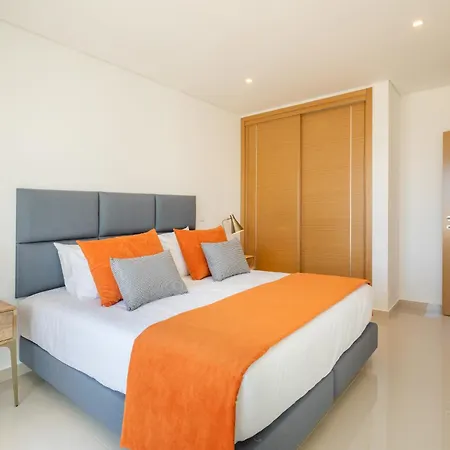 Apartment Ocean & 3 With Pool By Homing